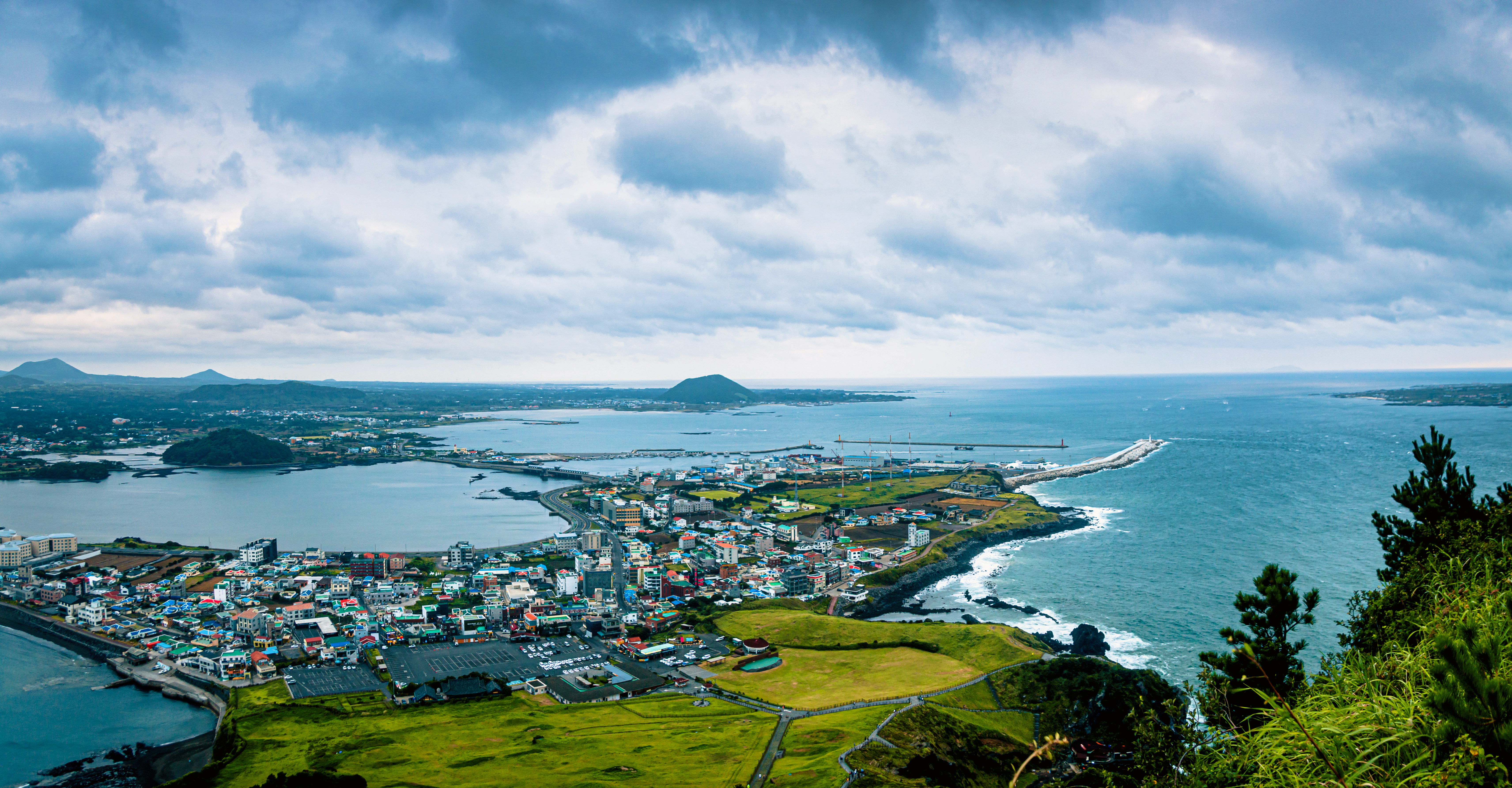 How to Get Around Jeju Without a Car in 2026 (Red Bus, Apps & Local Secrets)